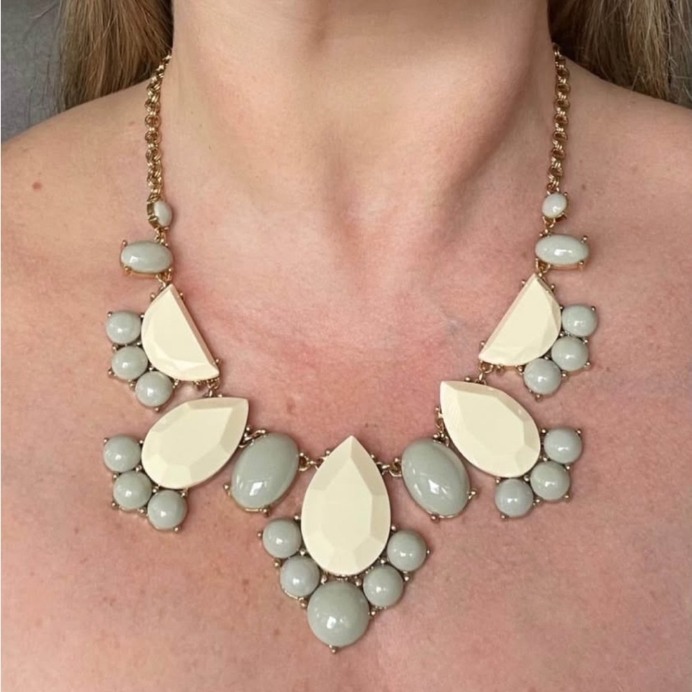 ♠️Kate Spade Gold and Cream Teardrop Necklace. Gently worn.